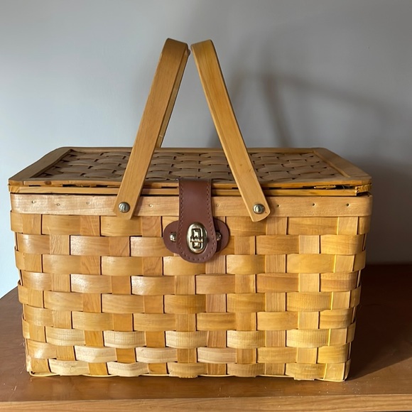 Dining Light Weight Woven Picnic Basket Poshmark